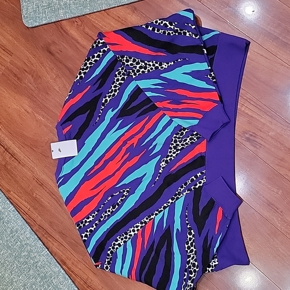 NWT Women's Nike sweatshirt - Picture 7 of 10